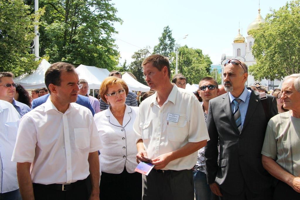Επίσημη επίσκεψη Γ. Προξένου στην έκθεση Χειροτεχνίας μετά από πρόσκληση του Προέδρου του Περιφερειακού Κοινοβουλίου της Περιφέρειας Κρασνοντάρ κ. Βλαντίμιρ Μπεκέτοφ (Κρασνοντάρ)