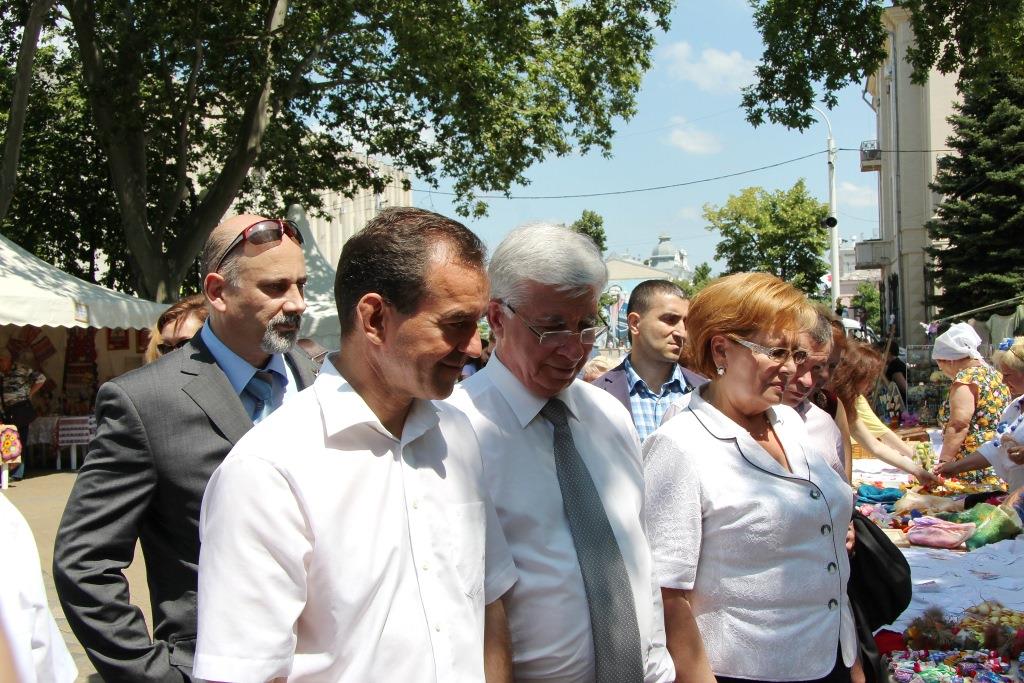 Επίσημη επίσκεψη Γ. Προξένου στην έκθεση Χειροτεχνίας μετά από πρόσκληση του Προέδρου του Περιφερειακού Κοινοβουλίου της Περιφέρειας Κρασνοντάρ κ. Βλαντίμιρ Μπεκέτοφ (Κρασνοντάρ)
